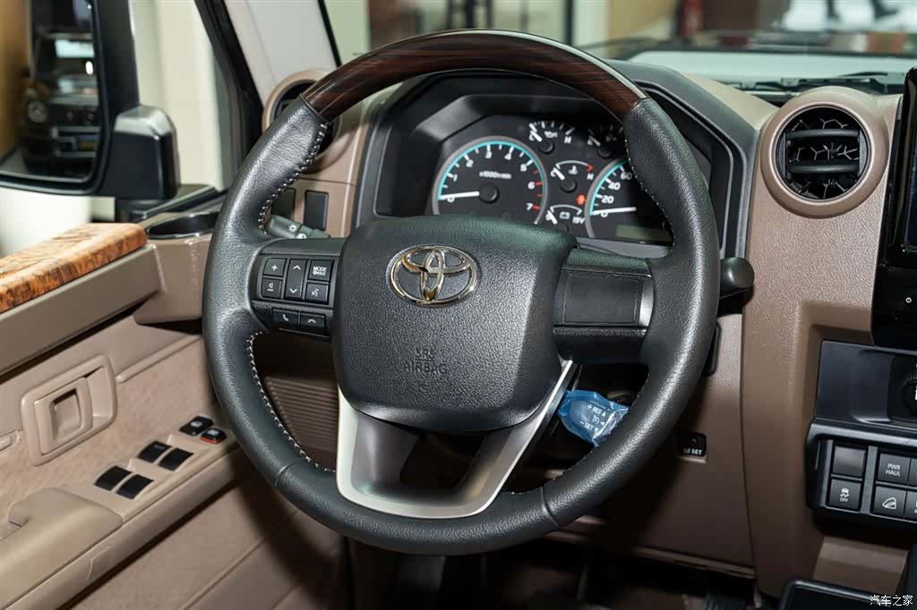 Toyota Land Cruiser, 2025 13