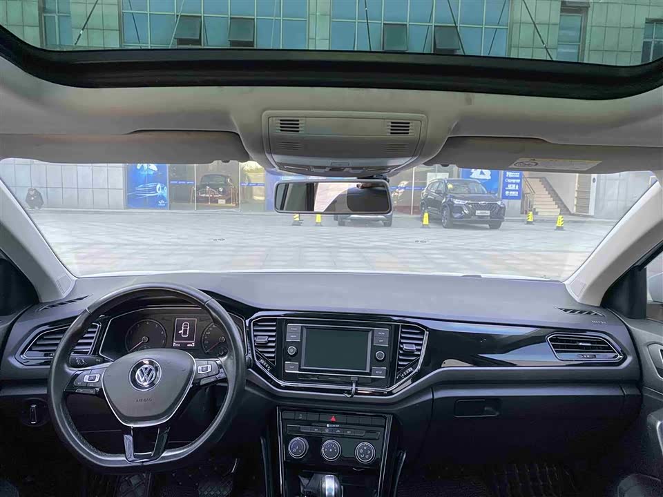 Volkswagen T-ROC exploring Songs