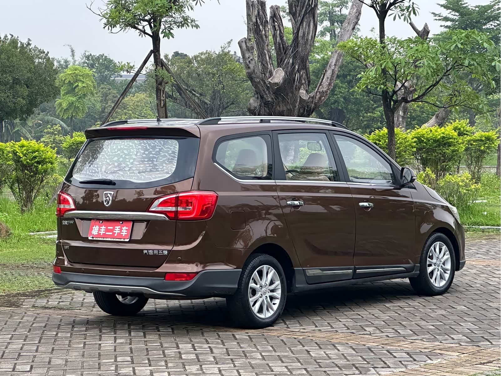 Wuling 730, 2017 6