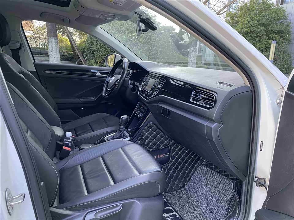 Volkswagen T-ROC exploring Songs