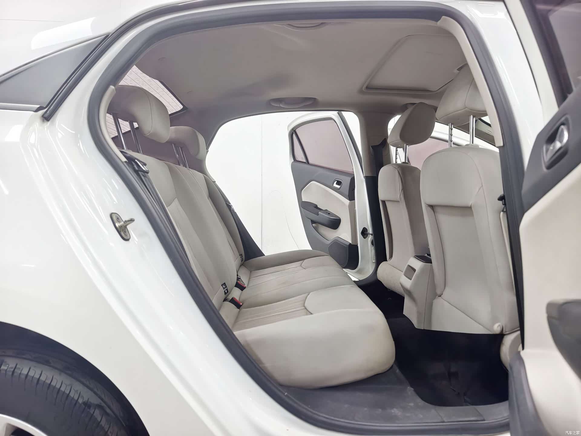 DongFeng L60, 2017 16