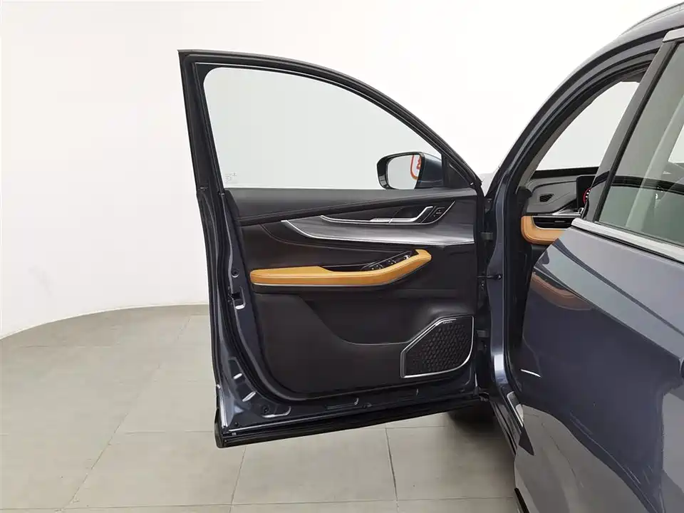 Exeed Chasing the wind