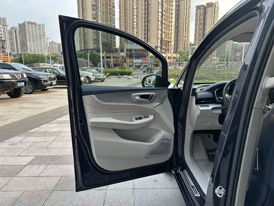 Roewe iMAX8