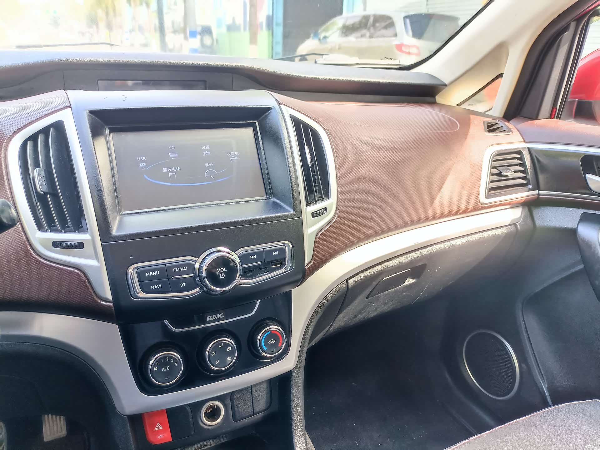 BAIC H3, 2015 34