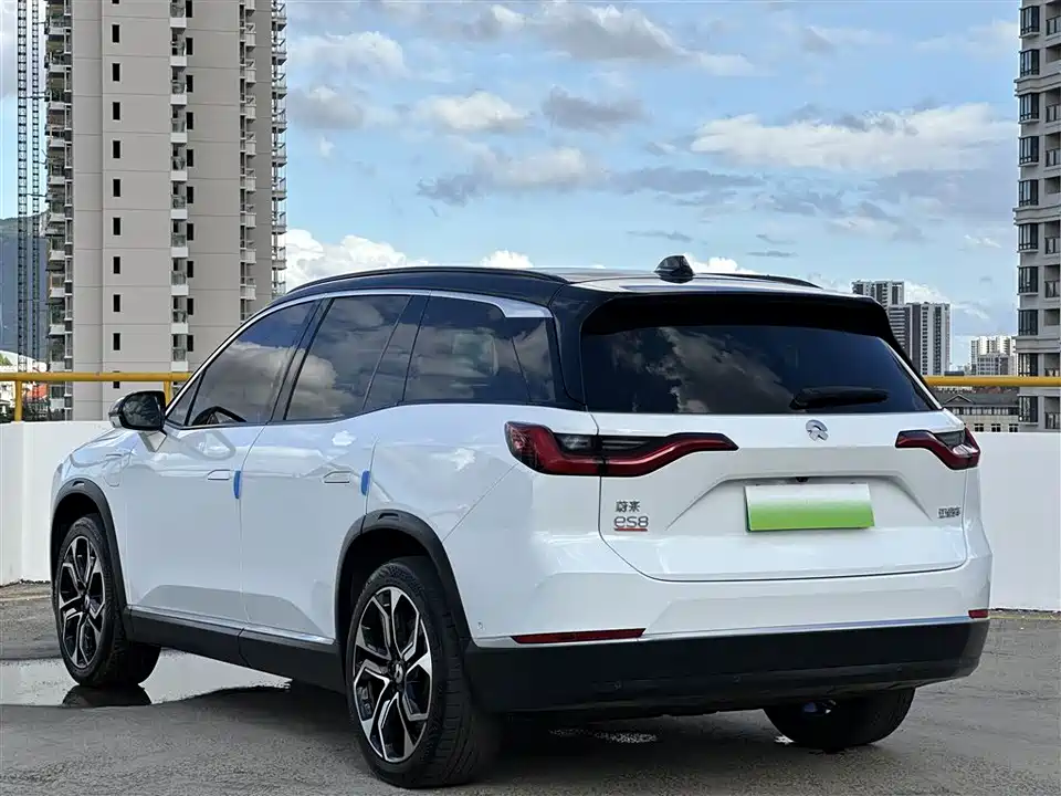 NIO ES8