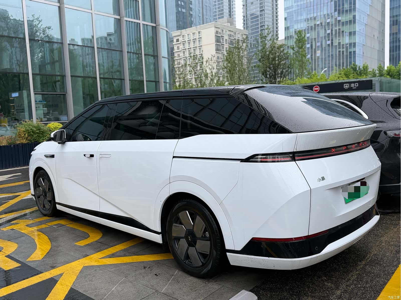 Xpeng X9, 2024 3