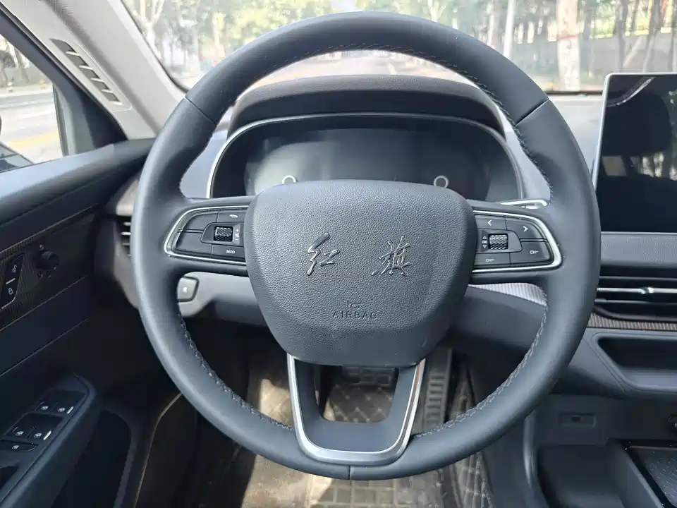 Hongqi E-QM5
