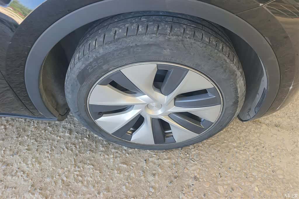 Tesla Model Y, 2023 6
