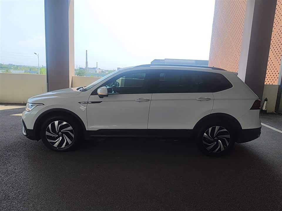 Volkswagen Tiguan L