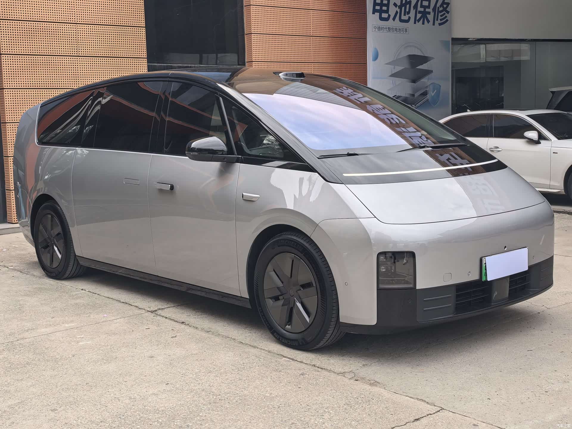 Li Auto MEGA, 2025 3