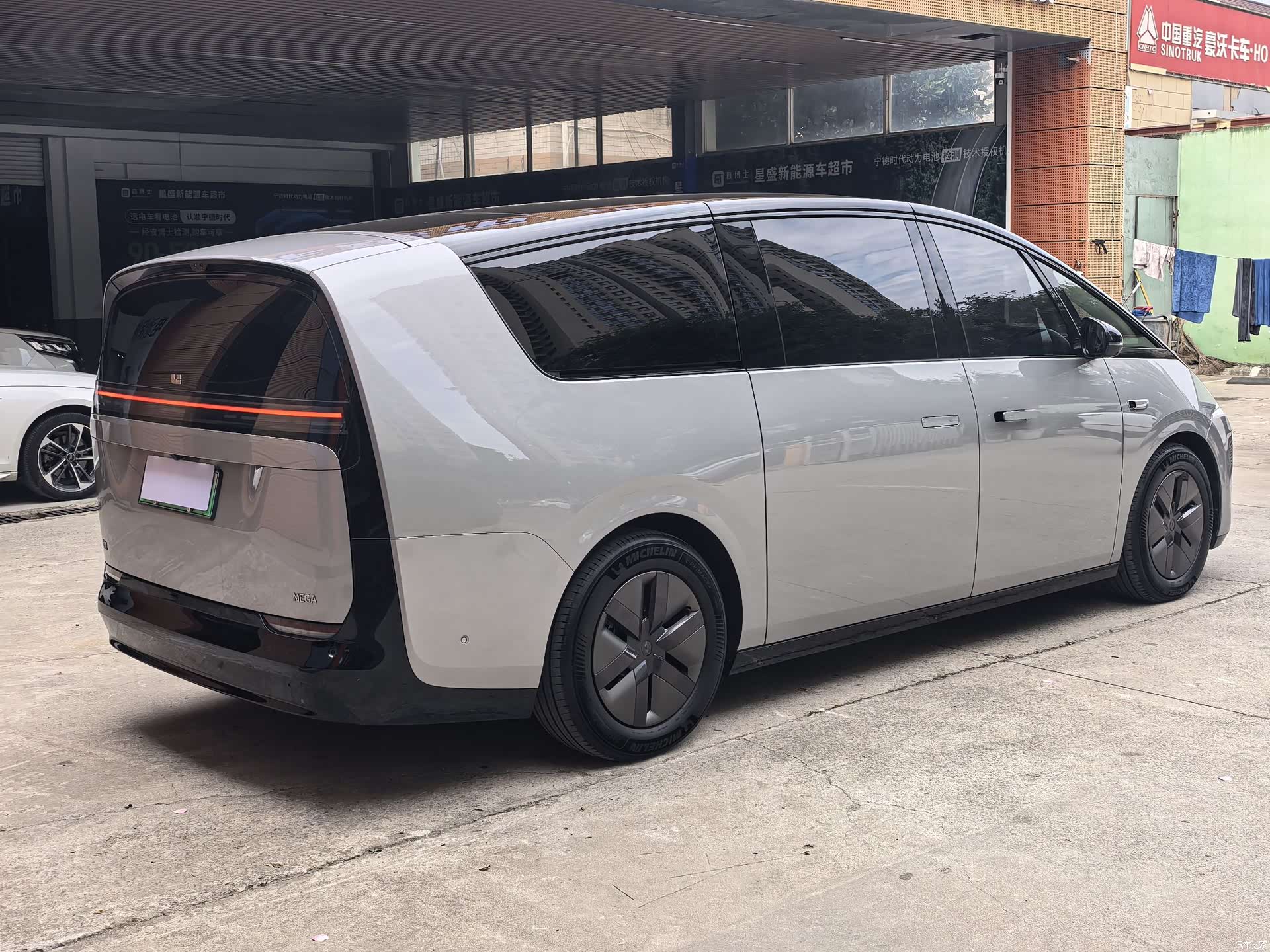 Li Auto MEGA, 2025 6