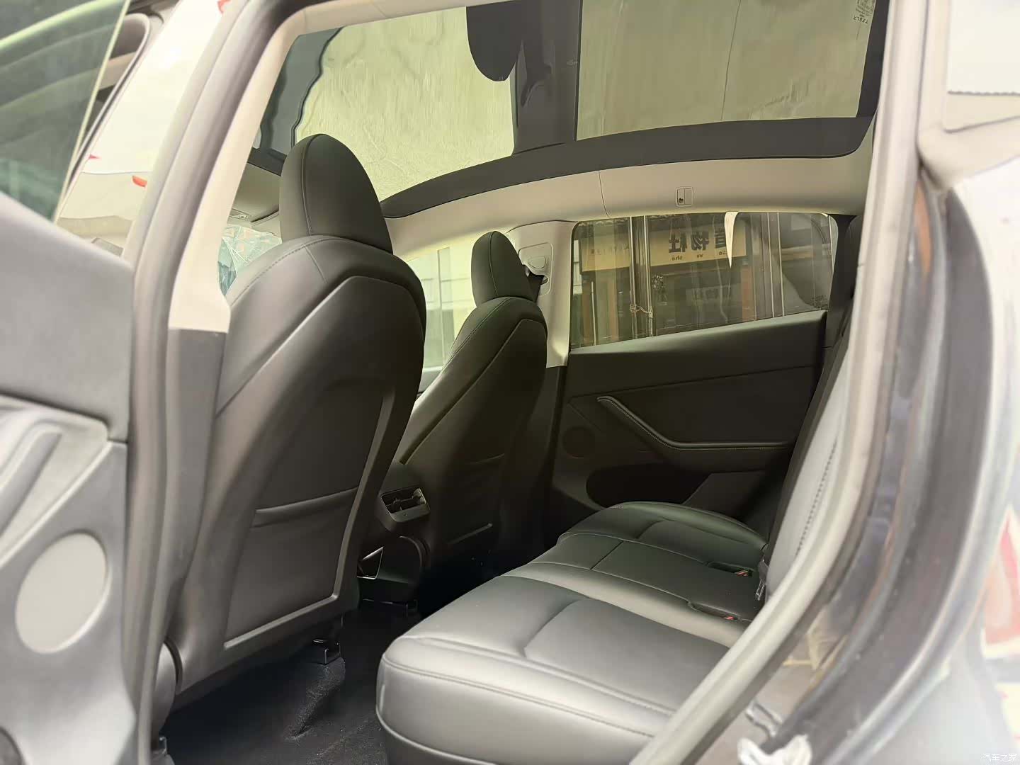 Tesla Model Y, 2024 6