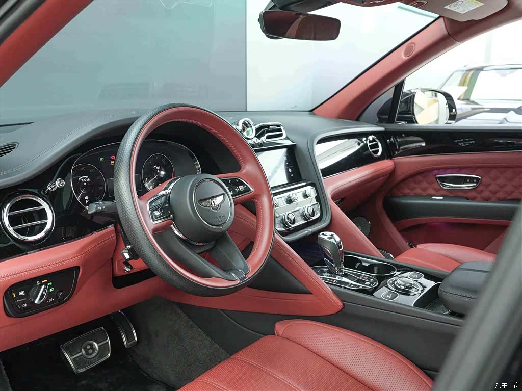 Bentley Bentayga, 2022 8