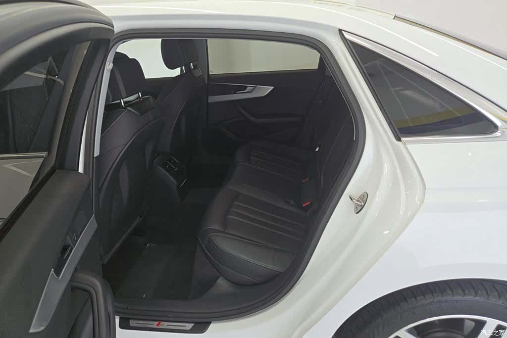 Audi A4L, 2021 11