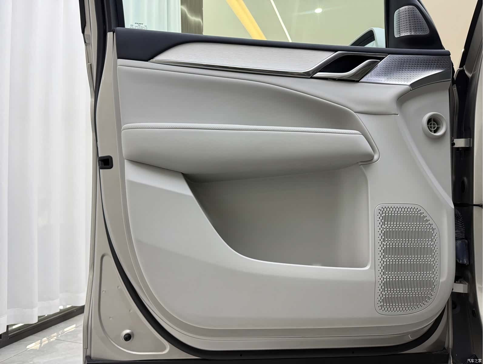 Volvo EM90, 2024 3