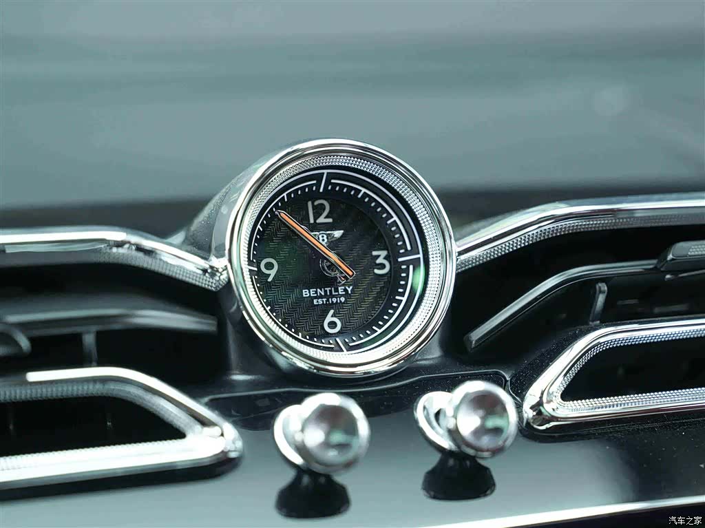 Bentley Bentayga, 2022 21