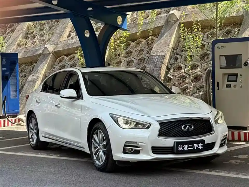 Infiniti Q50L