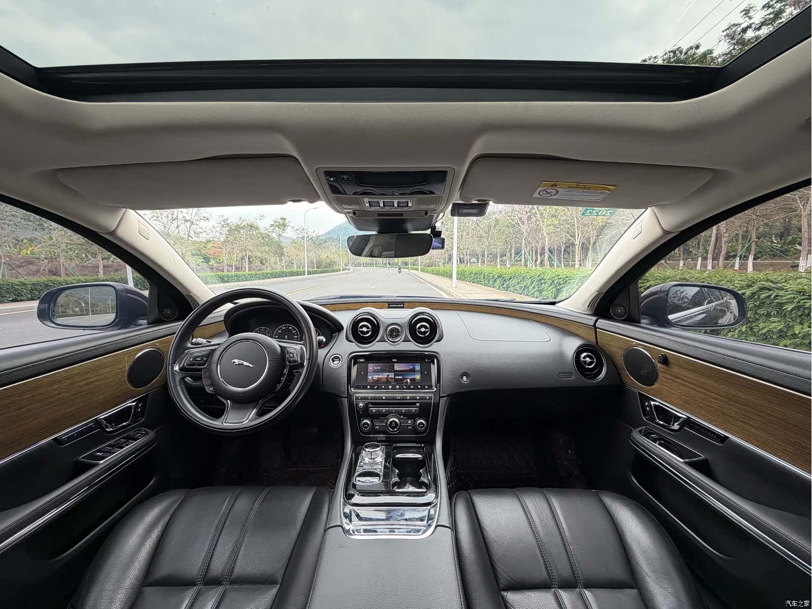 Jaguar XJ, 2018 12