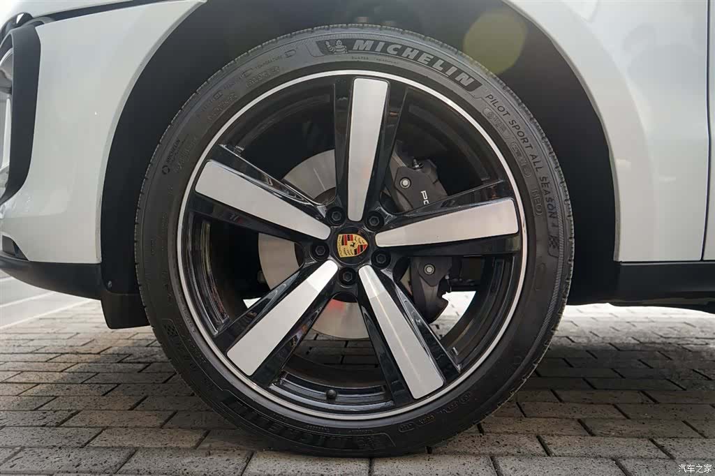 Porsche Macan, 2025 9