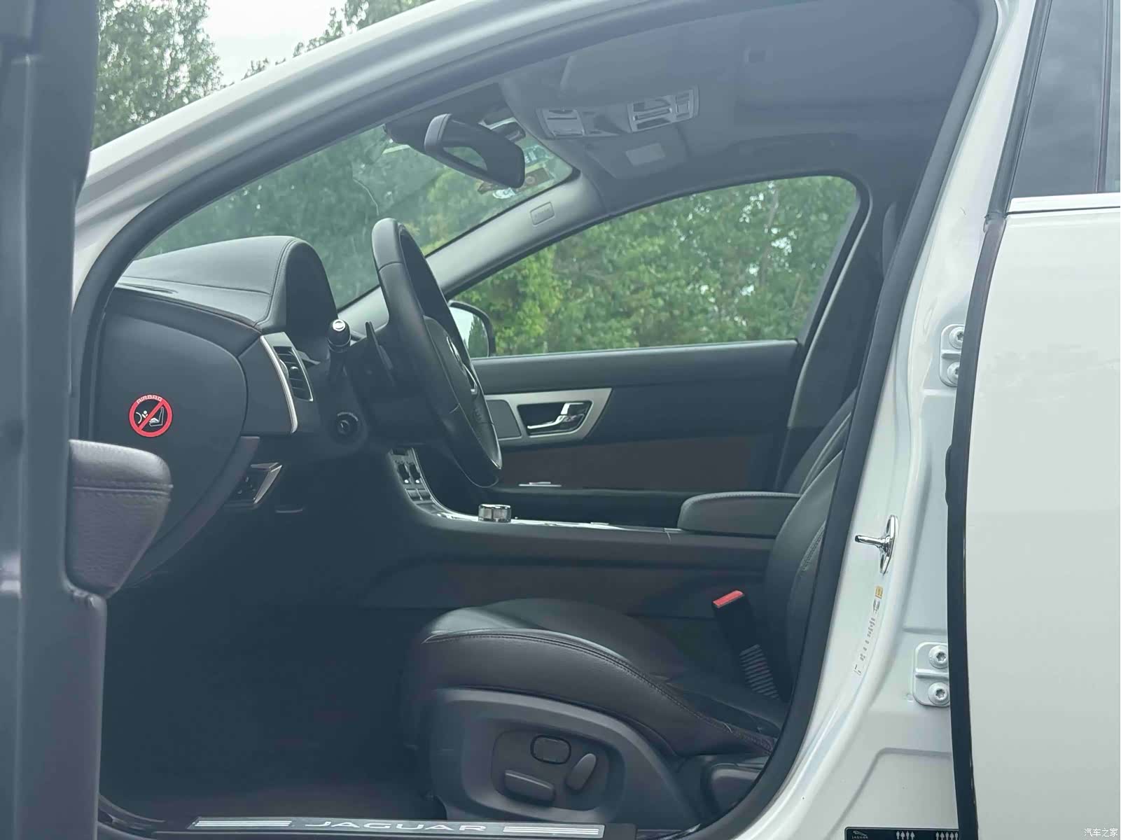 Jaguar XF, 2014 4