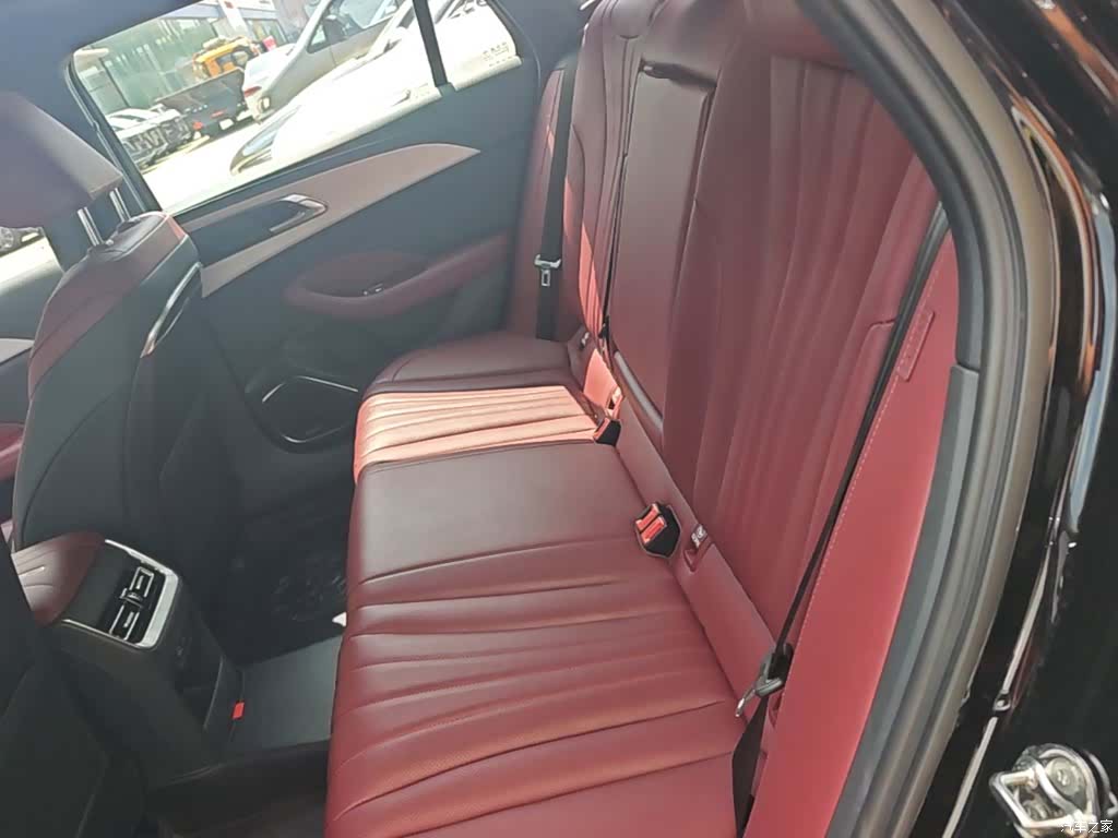 Hongqi H5, 2024 13