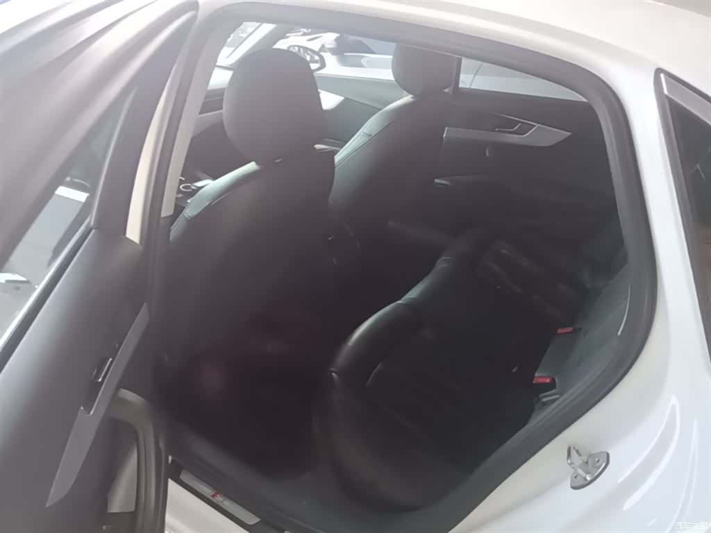Audi A4L, 2019 17