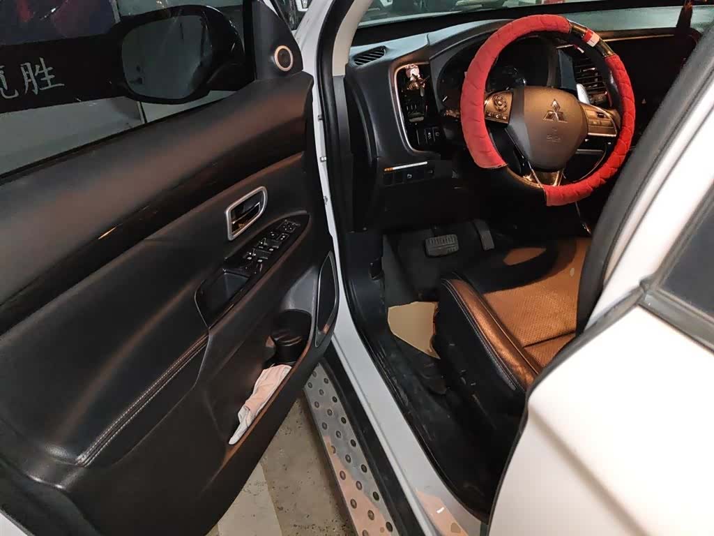 Mitsubishi Outlander, 2017 14