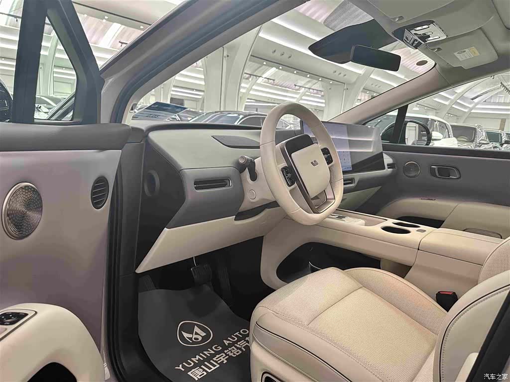 Li Auto i8, 2025 8