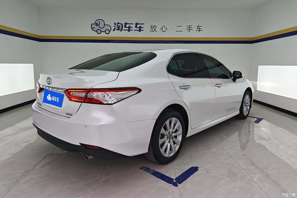 Toyota Camry, 2021 3