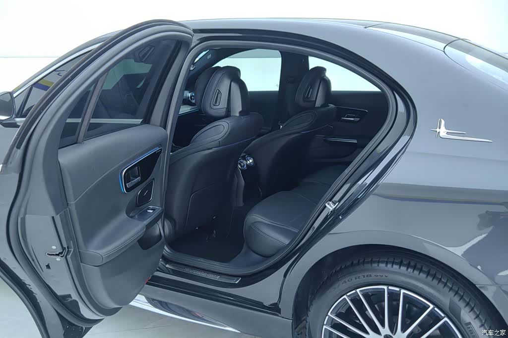 Mercedes-Benz C-Class, 2023 11