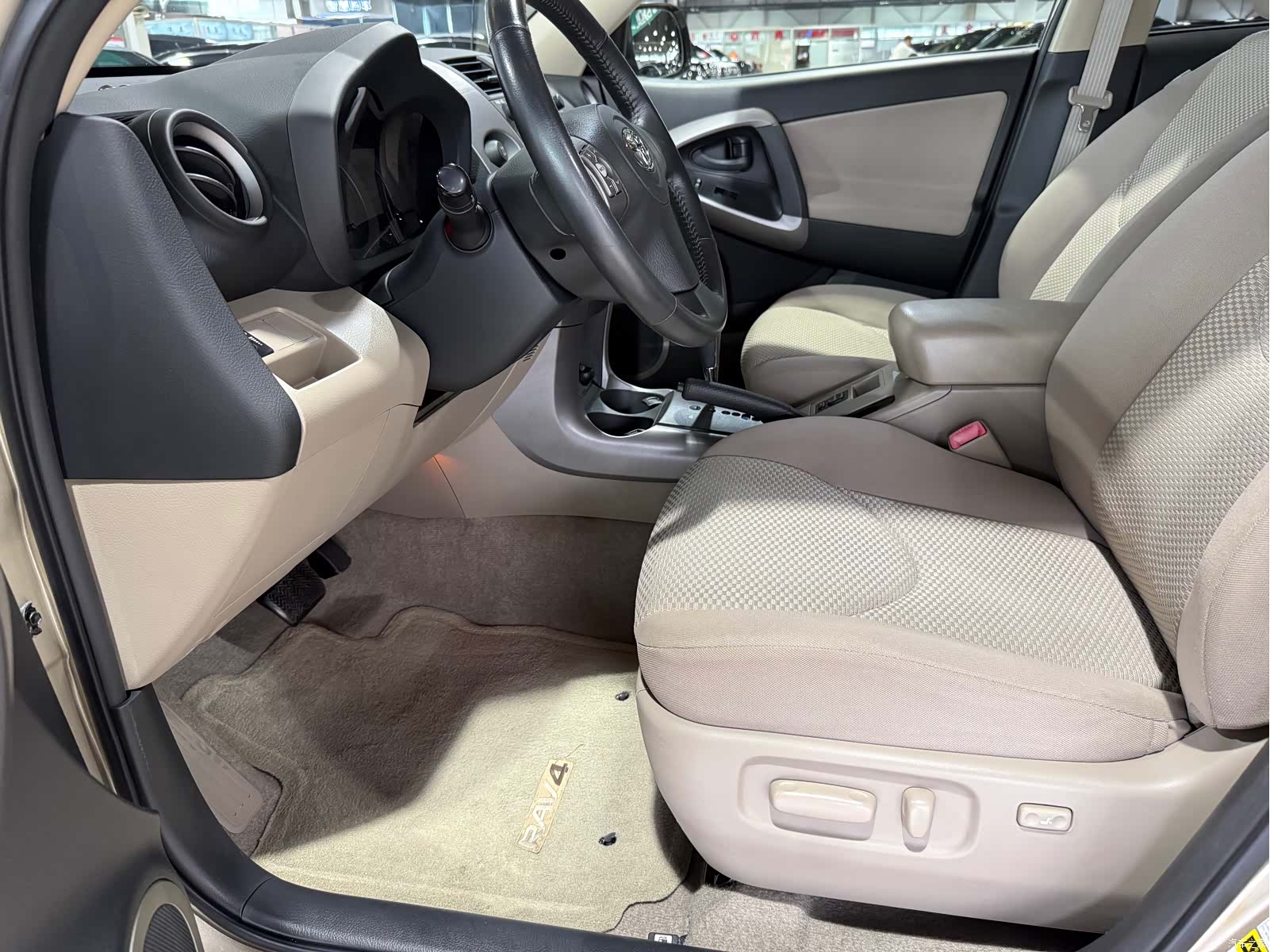 Toyota RAV4, 2007 7
