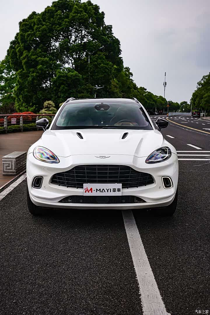 Aston Martin DBX, 2020 8