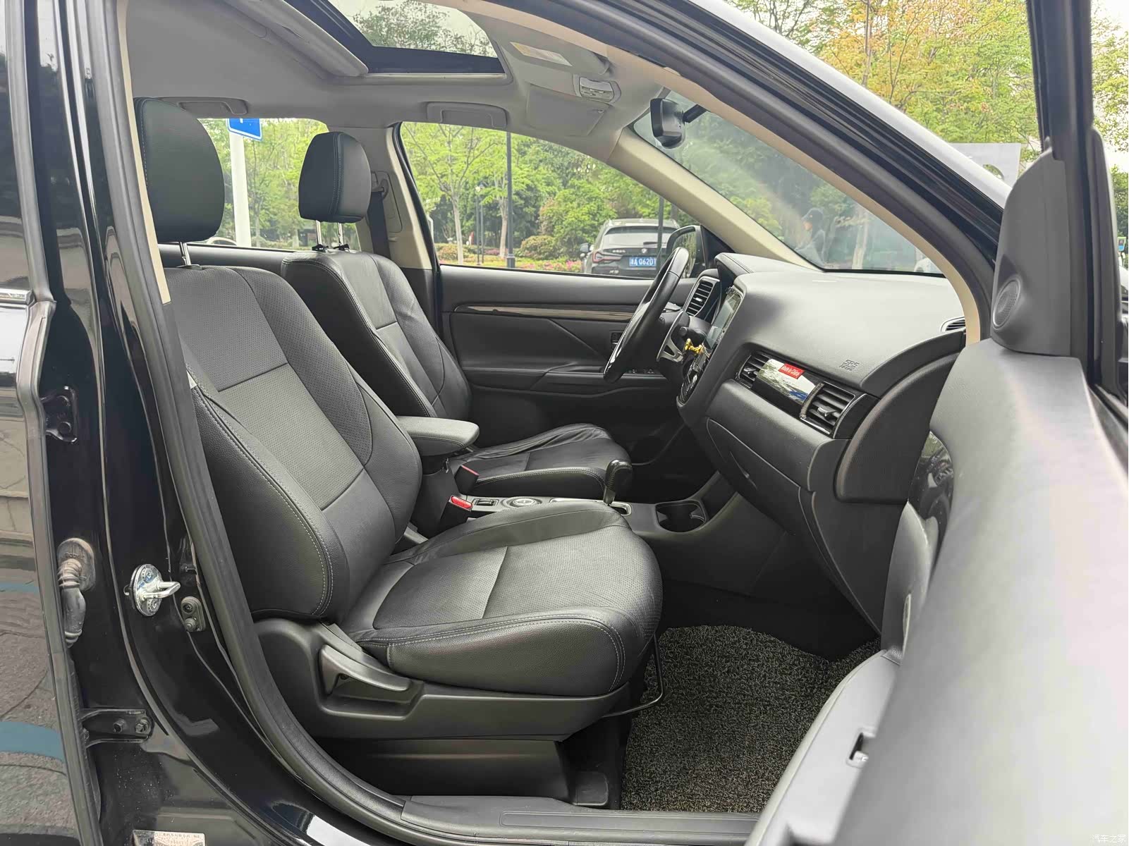 Mitsubishi Outlander, 2017 12