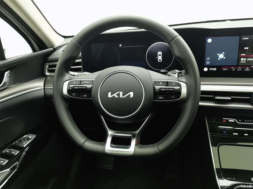 Kia K5, 2022 11