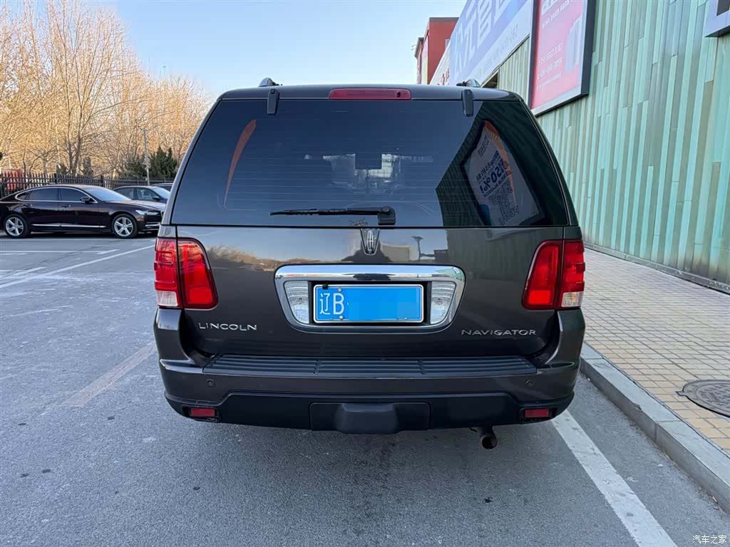 Lincoln Navigator, 2005 10