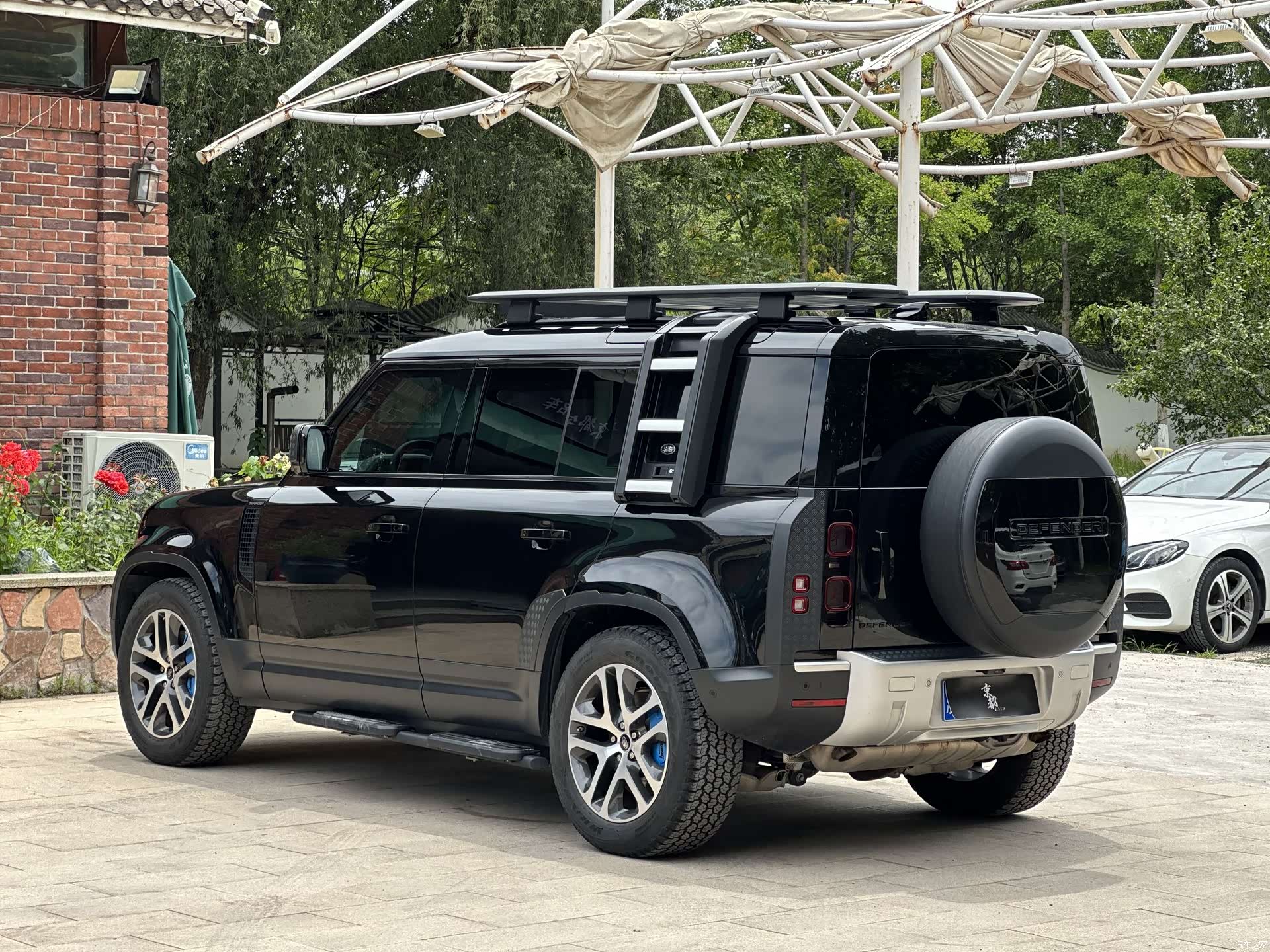 Land Rover Defender, 2021 4