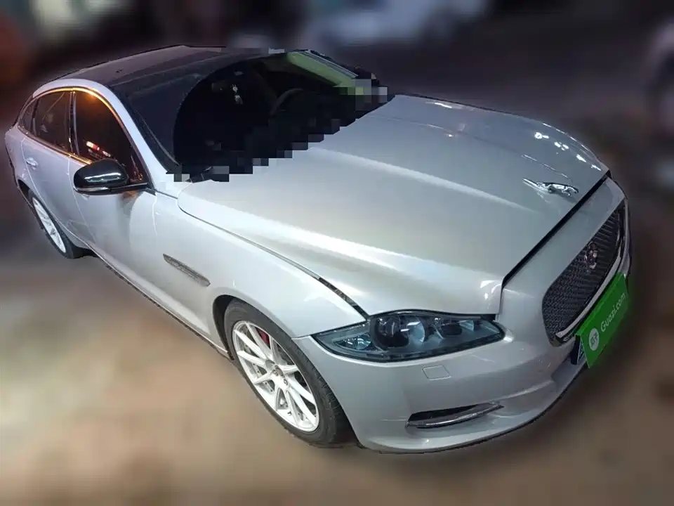 Jaguar XJ