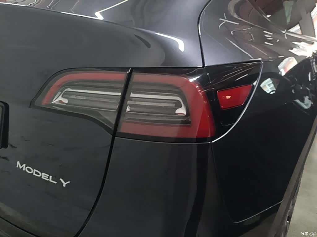 Tesla Model Y, 2025 8