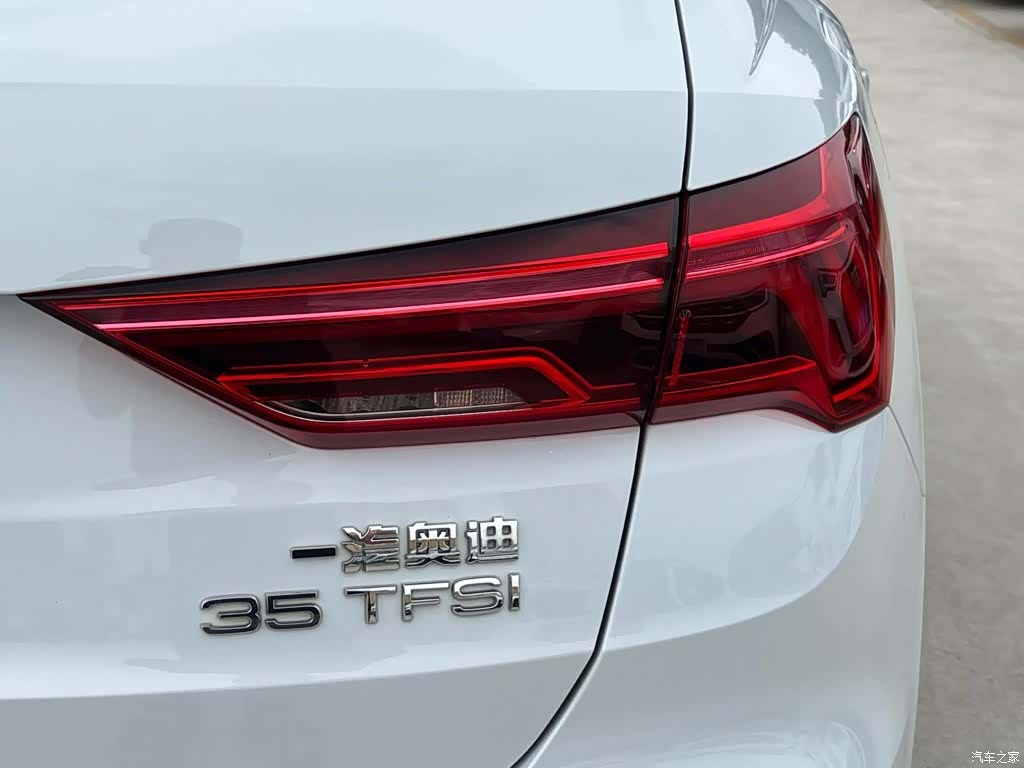 Audi Q3, 2023 10