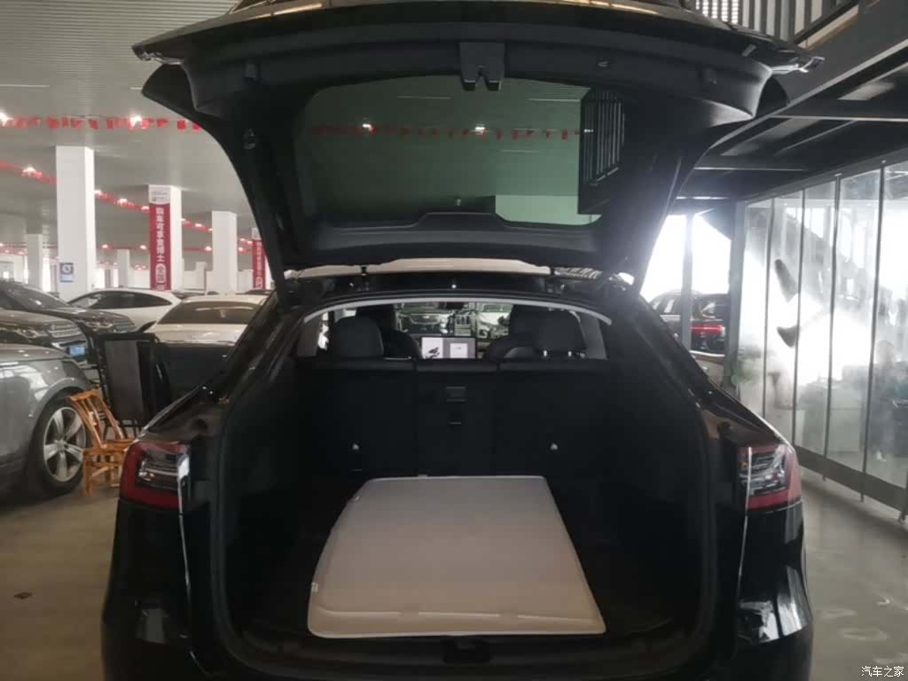 Tesla Model Y, 2023 19