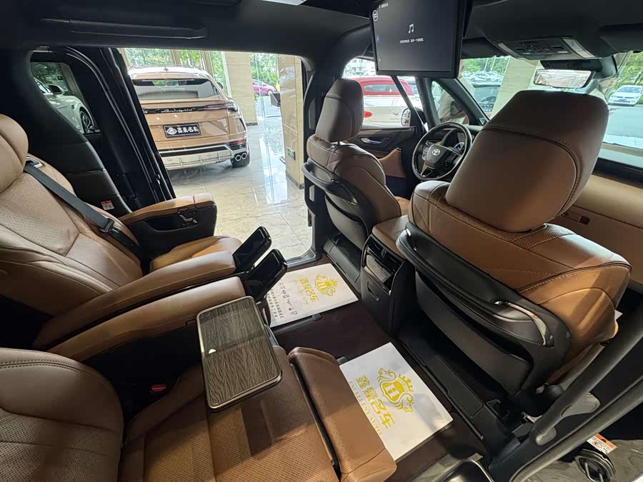 Toyota Alphard 2024, фото 12