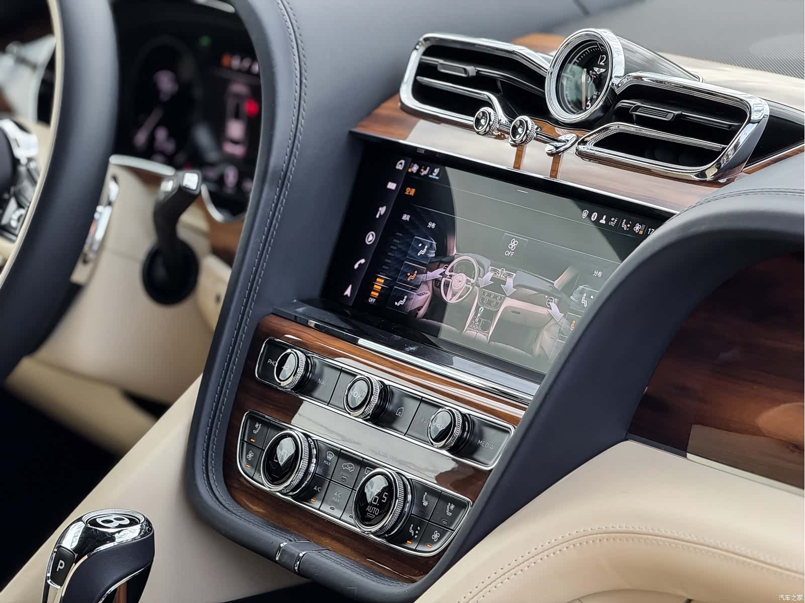Bentley Bentayga, 2021 9