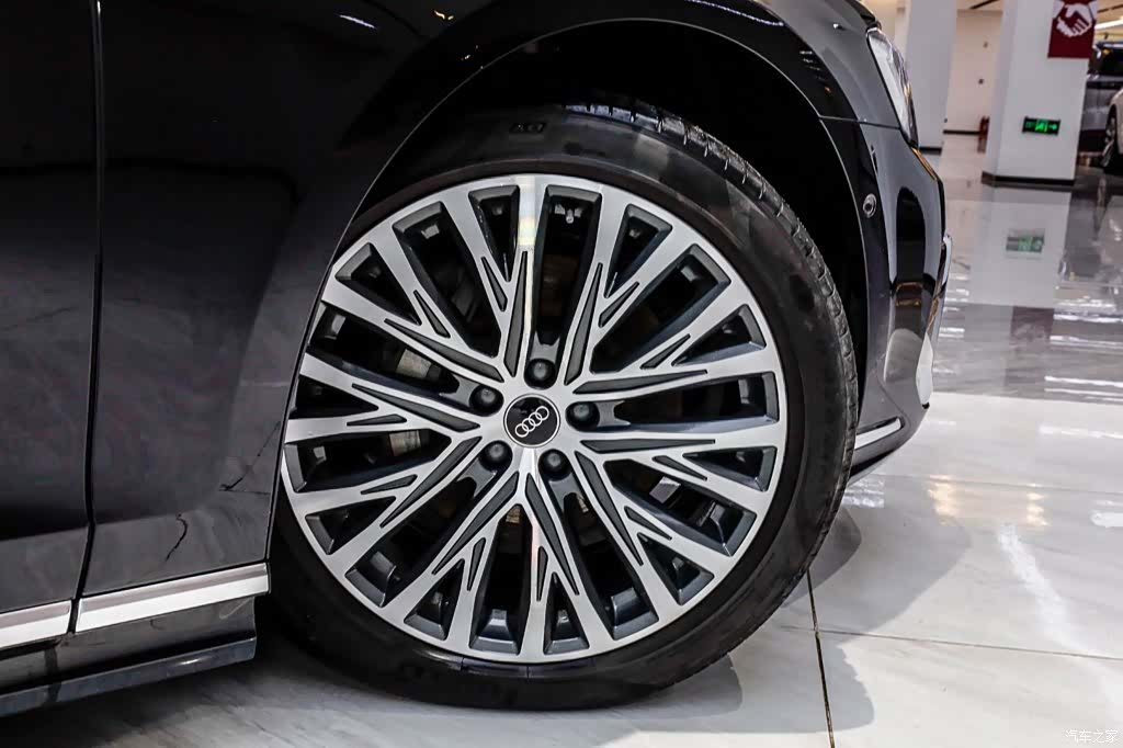 Audi A8L, 2024 37