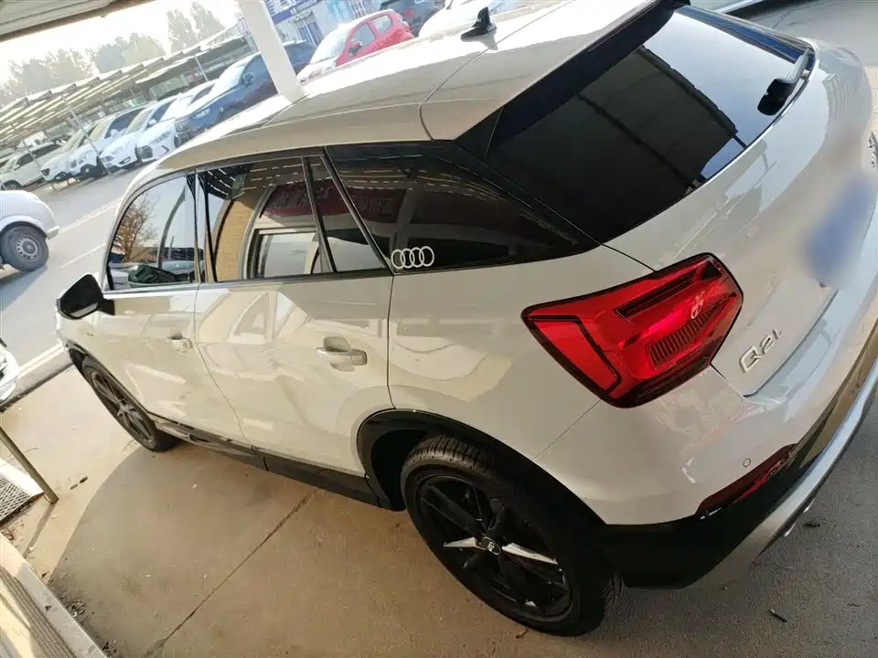 Audi Q2L