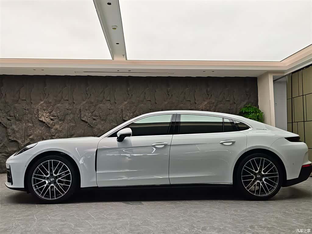 Porsche Panamera, 2026 3