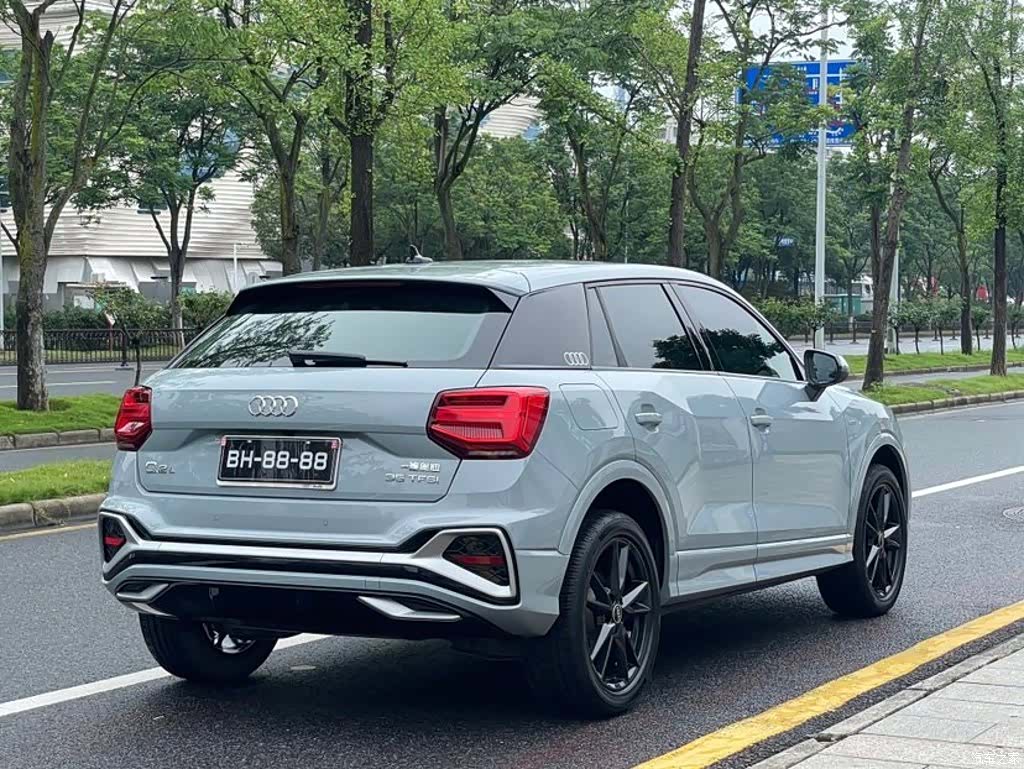 Audi Q2L, 2023 4