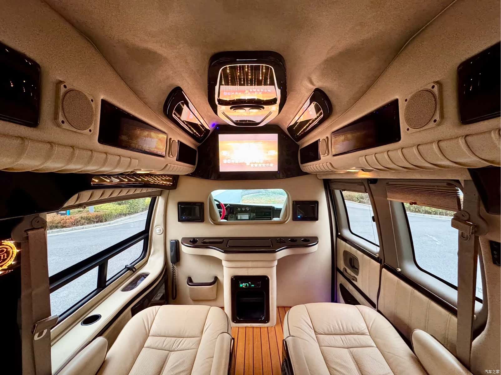 GMC SAVANA, 2011 14