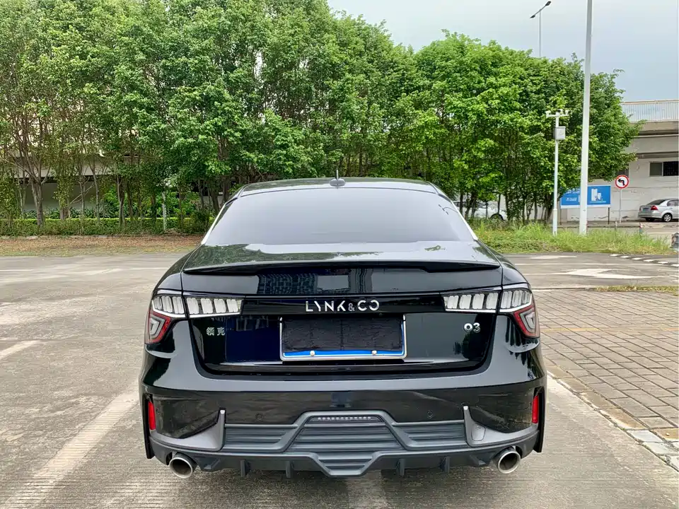 Lynk & Co 03