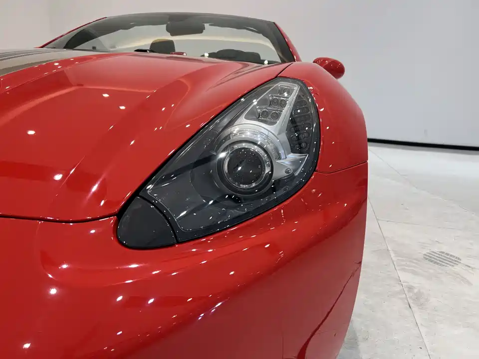 Ferrari California T