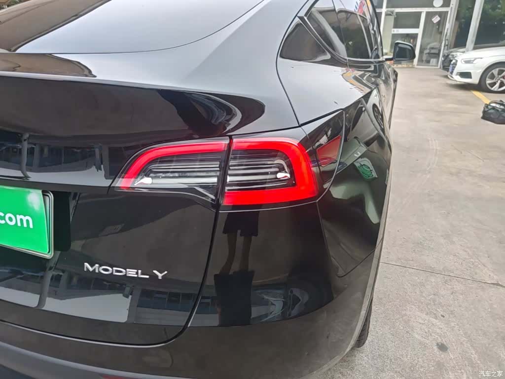 Tesla Model Y, 2022 24